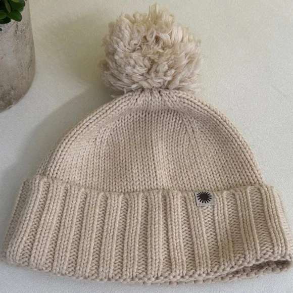 UGG | Accessories | Ugg Cozy Cream Knit Pompom Beanie | Poshmark display picture 1